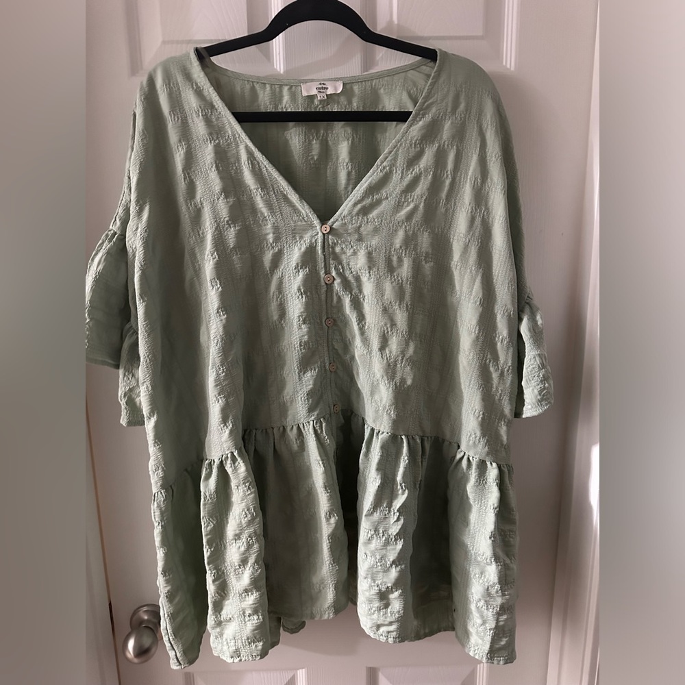 Green Dot Flowly Top - Chic Soul size 1X